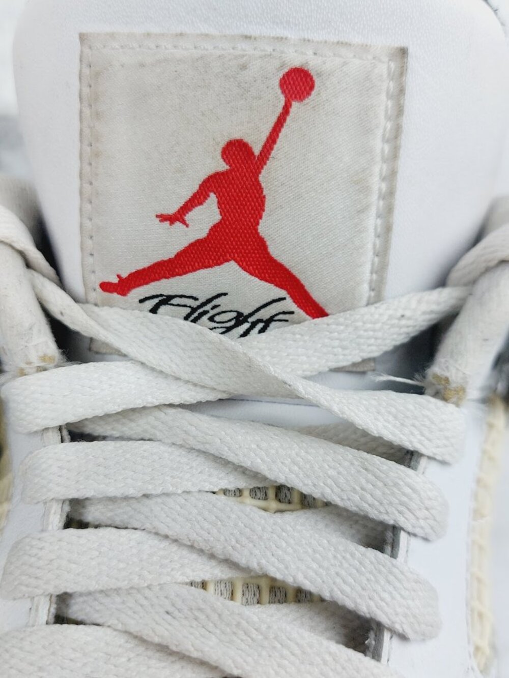 Jordan Men's White Cement Black Air Jordan 4 Retro Leather Sneaker Size 9.5 - Picture 6 of 8